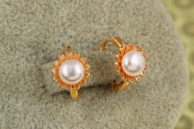 Серьги детские Xuping Jewelry ромашка с жемчугом 1.3 см золотистые