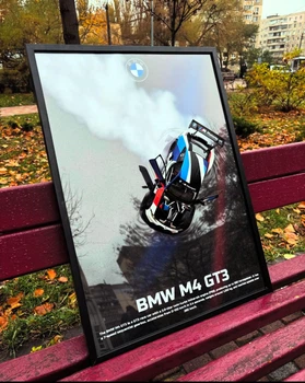 Картина сувенир с масштабной моделью авто BMW M4 GT3 метал рамка дерево 50x70см