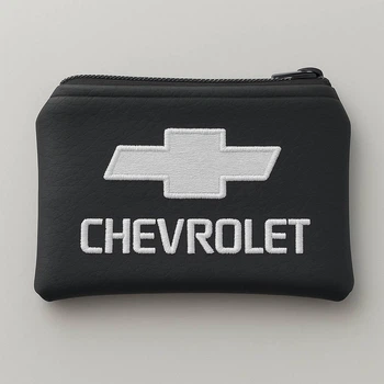 Ключница с логотипом CHEVROLET на молнии из экокожи размером 14х10 см с белым значком