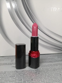 Зволожувальна кремова губна помада «Ультра» avon черешневий шик chic номер 53