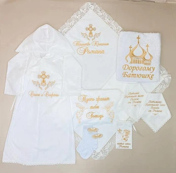 Крестильный набор для мальчика Family Tradition велюровая махра сатин с вышивкой и кружевом белый Крещение Романа