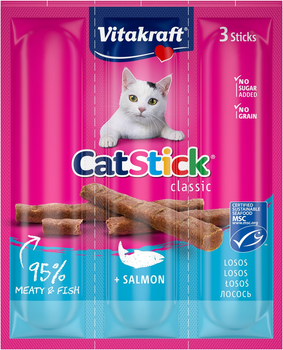 Лакомство для кошек с лососем Vitakraft Sticks Salmon, 3 шт х 6 гр