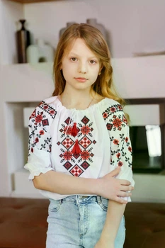 Вишиванка для дівчинки біла з червоним 134