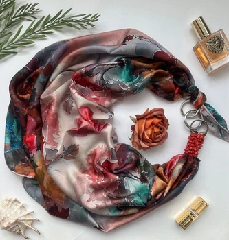 Дизайнерська хустка My Scarf "Сад кохання" 90 на 90 см прикрашена корралом