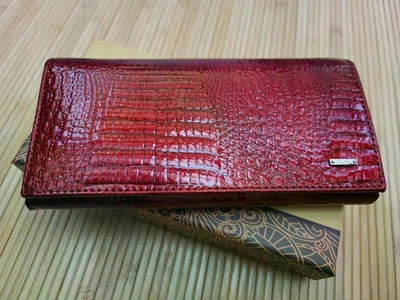 Лаковый женский кожаный кошелек BALISA красный G 1-826