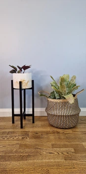 Подставка под вазон из натурального дерева черного цвета WoodDecor средняя