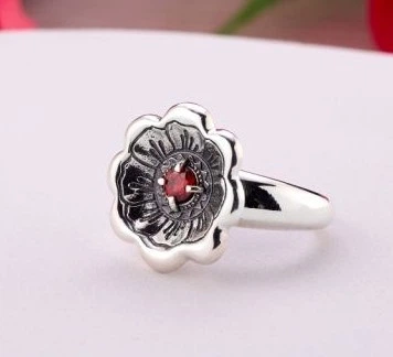 Кольцо серебряное цветок Калачик Granat 925 Zirkon 15.5 размер