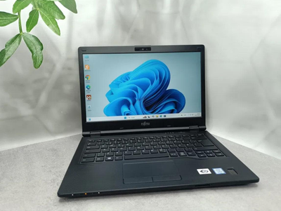 Ноутбук Fujitsu LIFEBOOK E549 / 14" Full HD IPS / Intel Core i3-8145U / RAM 8 ГБ / SSD 256 ГБ, Б/У