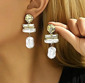 Женские сережки с барочными камнями белые - золотистые