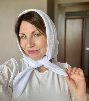 Муслинова хустка на голову однотонна 68*68 см біла