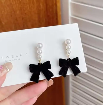 Сережки с пушистыми бархатными бантиками с жемчужинами Чёрный (2061)