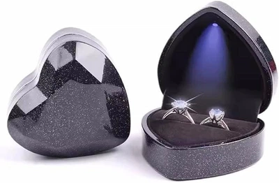 Коробочка для помолвочного кольца в форме сердца Corazón футляр с LED подсветкой для предложения / ювелирных и бижутерных изделий, блестящий черный (105063417)