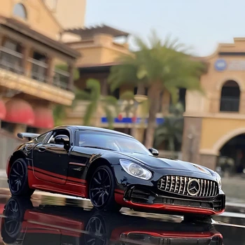 Модель автомобиля Mercedes Maisto AMG GT 1:32 со светящимися фарами и звуковыми эффектами мотора