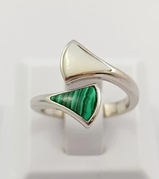 Срібна каблучка з малахітом і перламутром 17 розмір КТ01-мхп-17