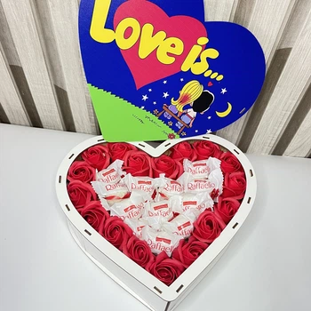 Подарунковий бокс у дерев'яній коробці у формі серця Love is з мильними трояндами та цукерками Raffaello