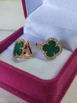 Серебряные серьги в стиле Van Cleef Ван Клиф клевер с Малахитом в позолоте (СТ-805малп)