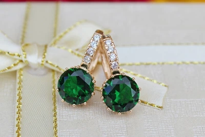 Серьги Xuping Jewelry с большим зеленым камнем и круглой застежкой 2 см золотистые