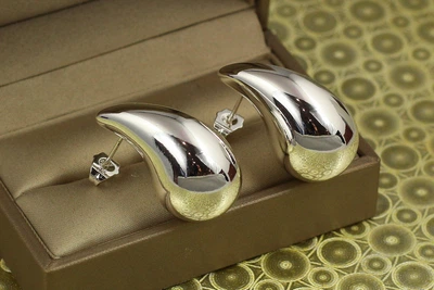 Серьги гвоздики Xuping Jewelry капля Perfect Gloss 3 см серебристые