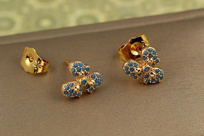 Серьги гвоздики Xuping Jewelry незабудка с голубыми камнями 9 мм золотистые