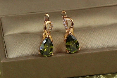 Серьги Xuping Jewelry Скандинавия с изумрудным камнем 1,8 см золотистые