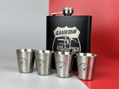 Подарочный набор фляга с 4 рюмками с гравировкой Дальнобойщик 210 мл Черный