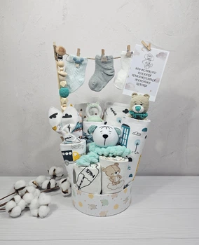 Букет подарков для малышей с полотенцем пеленками и аксессуарами a.l.babybox Машины в городе голубой
