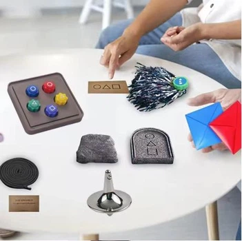 Набор Игр из Игра в Кальмара 5 в 1: Ddakji + Flying Stone + Gong-gi + Spinning Top + Jegi