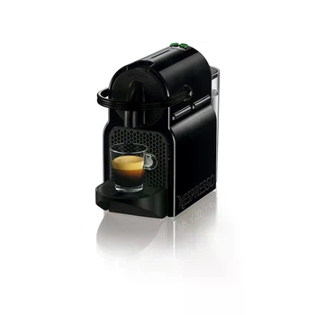 Капсульна кофеварка Nespresso чорного кольору