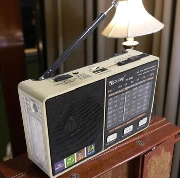 Радіоприймач акумуляторний Golon з FM/AM/SW/AUX від батарейок з ліхтариком, USB та microCD, портативне, переносне карманне радіо Золотий (6688)