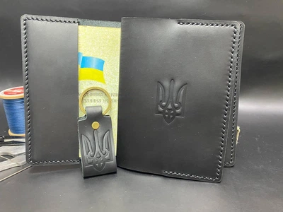 Обкладинка Для Паспорта Із Натуральної Шкірі Набір + Брелок Чорний Колір