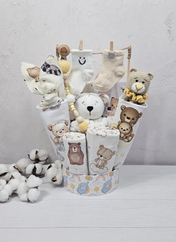 Букет подарков для малышей с пеленок и аксессуаров a.l.babybox Ведмедики