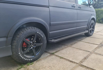 Бічні алюмінієві пороги Allmond Black (2 шт) для Volkswagen T5 Transporter 2003-2010, довгобазна версія