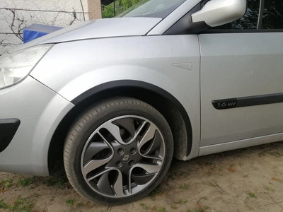 Черные накладки на арки (4 шт) для Renault Scenic/Grand 2003-2009 годов.