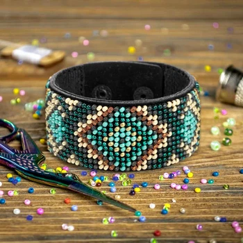 Набір для вишивки бісером на штучній шкірі «Браслет» (3 × 22 см) Wonderland Crafts FLBB-157 Чорний