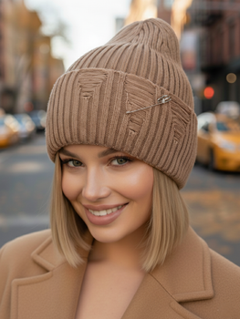 Шапка No Brand унисекс рванка с метеллическим декором бежевая