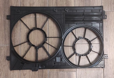 Автозапчастина Дифузор радіатора охолодження VW Audi 04-700*460 1K0121207BB9B9 KEMP