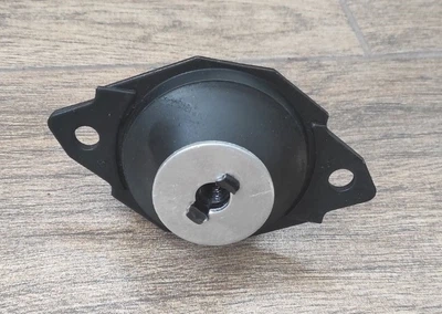 Автозапчастина Подушка КПП VW Golf 1-3, 1.0-1.4 Passat 1.6 83-97 191199381A KEMP