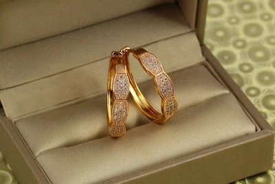 Сережки кільця Хuping Jewelry фігурні колечки з каменями 2,5 см золотисті