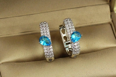 Серьги Xuping Jewelry Догма с голубым камнем 2 см серебристые