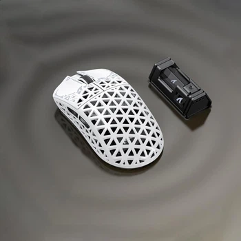 Ігрова Мишка ATTACK SHARK R5 ULTRA White КАРБОНОВИЙ Корпус Бездротова Трирежимна 2.4G/Bluetooth/Кабель, 8000Hz, PAW3950MAX, 42000 DPI, 39 грам Ультралегка