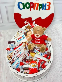 Подарочный набор в коробке Kinder Сюрприз с мишкой и сладостями