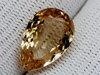 Натуральный природный Топаз свтело-коричневый 13.15CT. 16 x 11 x 8mm