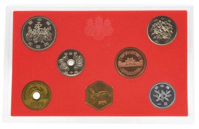 Набор монет Япония набор из 7 монет 1987 UNC Год Кролика (зайца, кота) 1, 5, 10, 50, 100, 500 йен, памятная медаль