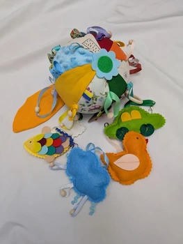 Розвиваючий бізі м'яч м'який Happy Vita Craft рибка, хмарка дзвенять, качечка та машинка пищать, листочок шелестить різнокольоровий