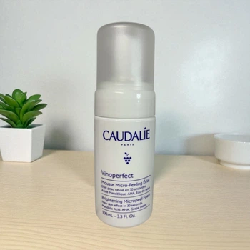 Ніжний мус пінка для вмивання з AHA кислотами Caudalie