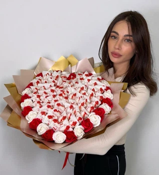 Букет из конфет "Love Edition: Raffaello & Roses"