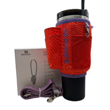 Сумка-чехол для термокружки Stanley Quencher 1,18 л (40 oz) с ремешком и карманами KT7001802 красного цвета