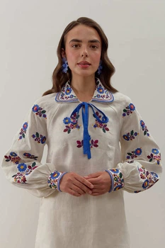 Вишиванка жіноча із блакитно-червоним орнаментом Яворівська Folk Moda L Молочний (5060-303911148)