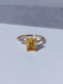 Кольцо солитер с камнем женское MM0079 DeKolie золотой