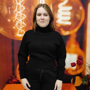 Светр жіночий теплий короткий вязаний спущений рукав однотонний 42/44 чорний